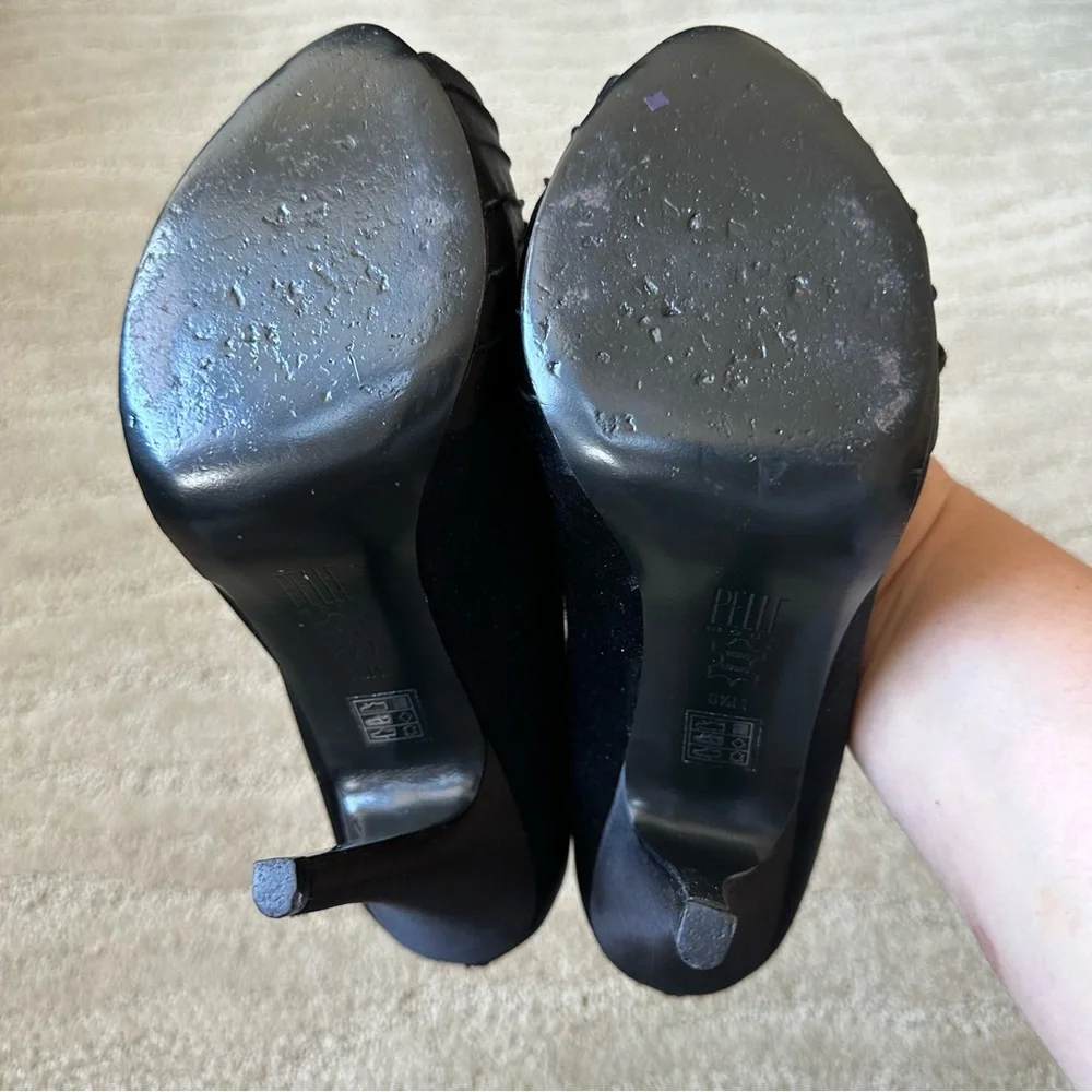 Pelle Moda Lynn Silk Peep Toe Pleated Crystal Platform Heel Pumps Black Size 8.5